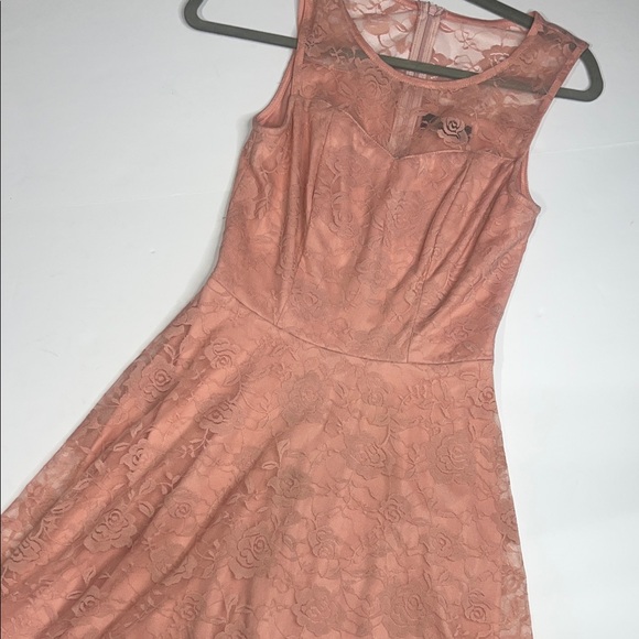 Dressystar Dresses & Skirts - Dressystar Lace Midi Dress Women’s size XS